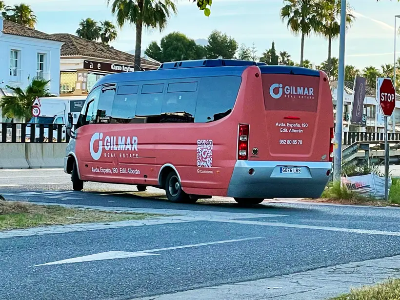 Publicidad en Autobús urbano para la Agencia inmobiliaria Gilmar en Estepona